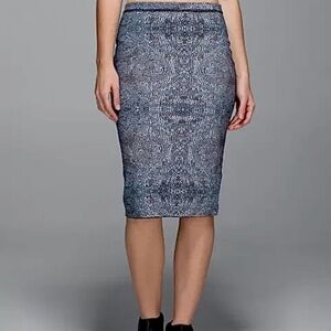 LULULEMON Twice As Nice straight SKIRT REVERSIBLE 6 Bead Envy Silver Spoon/Black